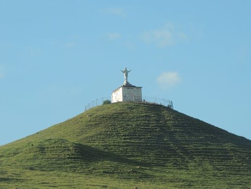 Cristo_no_morro_Fonte_Sônia_Valinhos._-_panoramio
