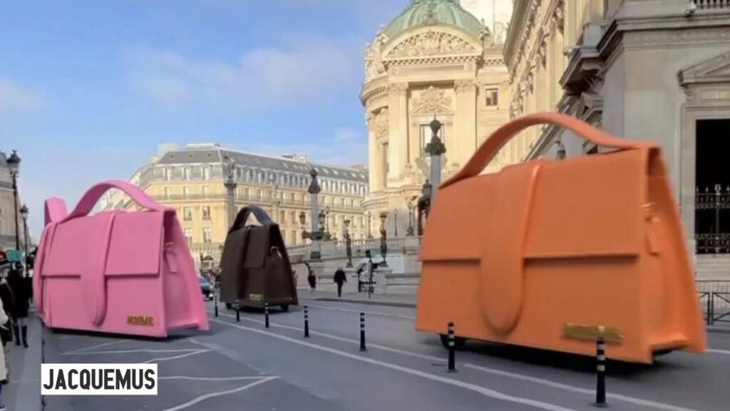 Bolsas gigantes invadem ruas de Paris
