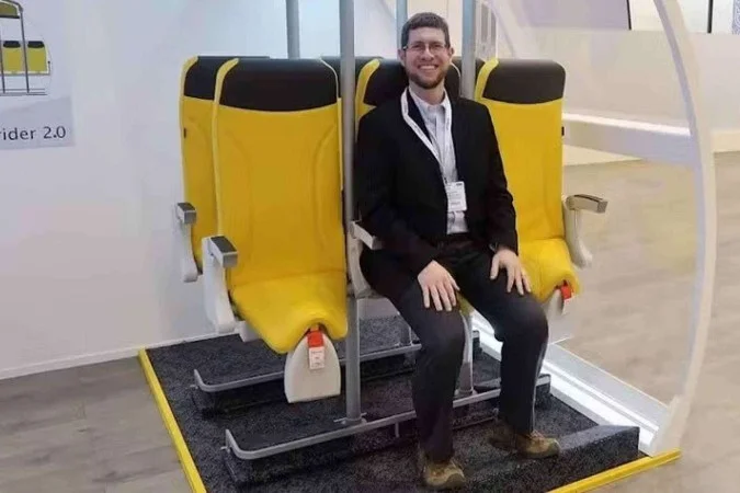 Viajar em pé no avião pode virar tendência