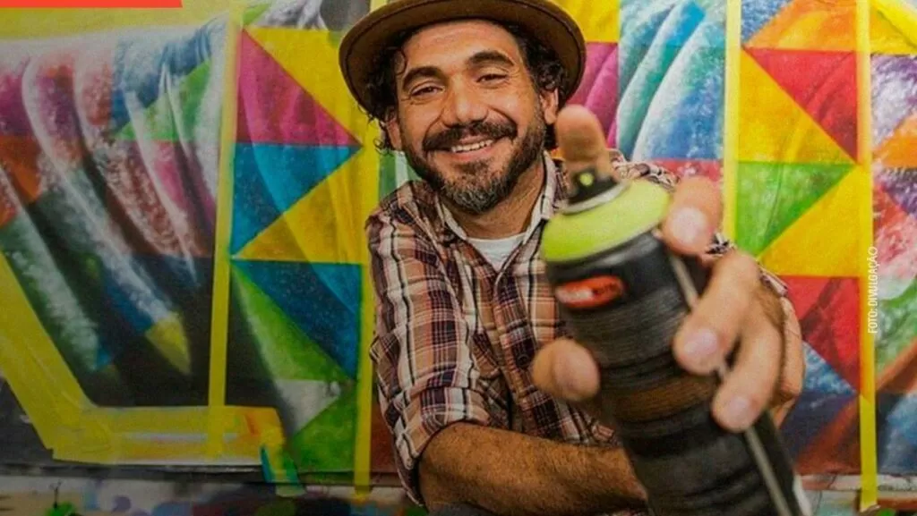 Eduardo Kobra inaugura mural na Disney